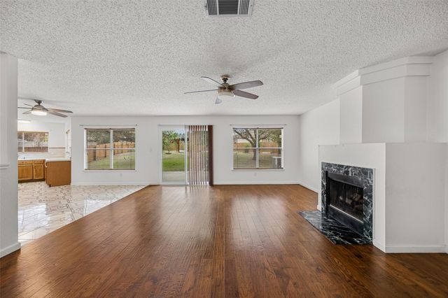 805 Catumet DR, Pflugerville, TX 78660