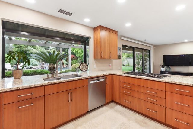 11455 Forty Niner Cir, Gold River, CA 95670