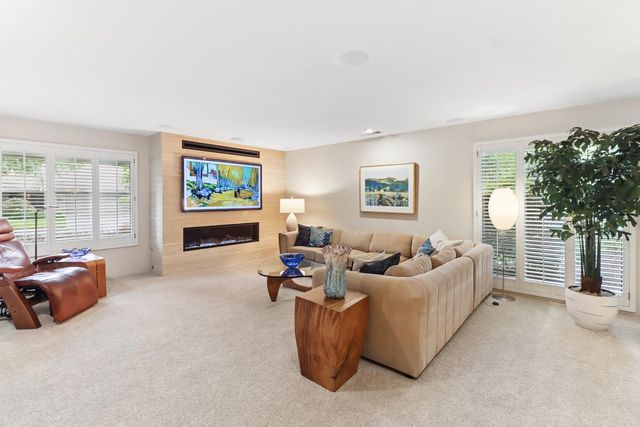 11455 Forty Niner Cir, Gold River, CA 95670