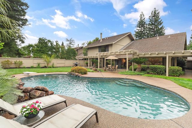 11455 Forty Niner Cir, Gold River, CA 95670
