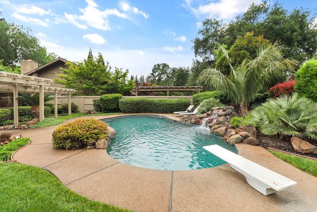 11455 Forty Niner Cir, Gold River, CA 95670