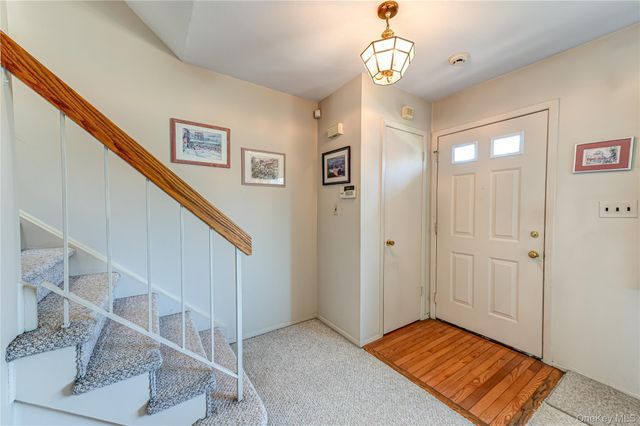 195 N Centre Avenue 25, Rockville Centre, NY 11570