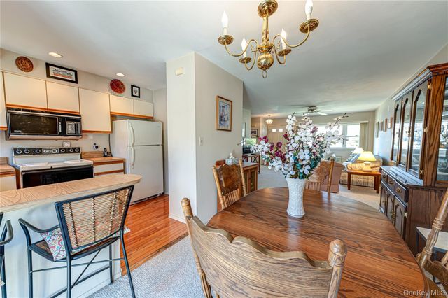 195 N Centre Avenue 25, Rockville Centre, NY 11570