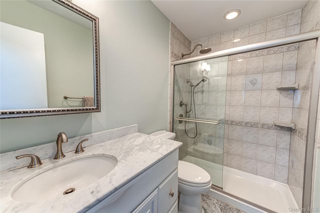 195 N Centre Avenue 25, Rockville Centre, NY 11570