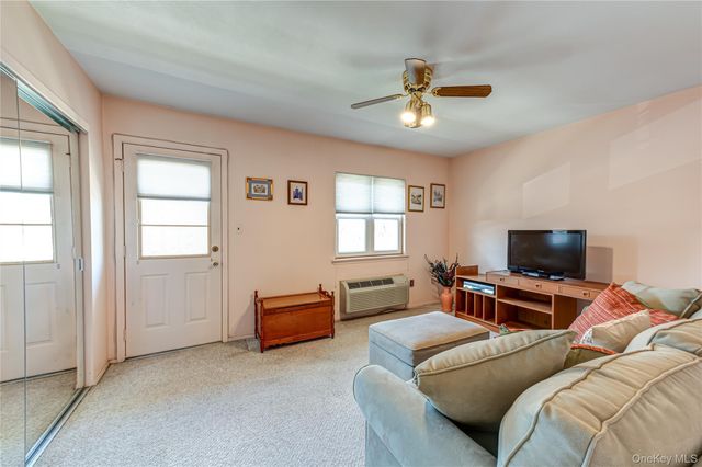 195 N Centre Avenue 25, Rockville Centre, NY 11570