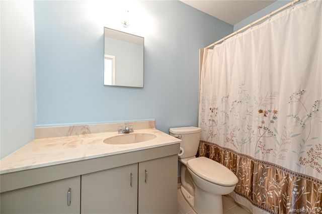 195 N Centre Avenue 25, Rockville Centre, NY 11570