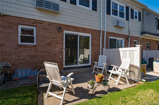 195 N Centre Avenue 25, Rockville Centre, NY 11570
