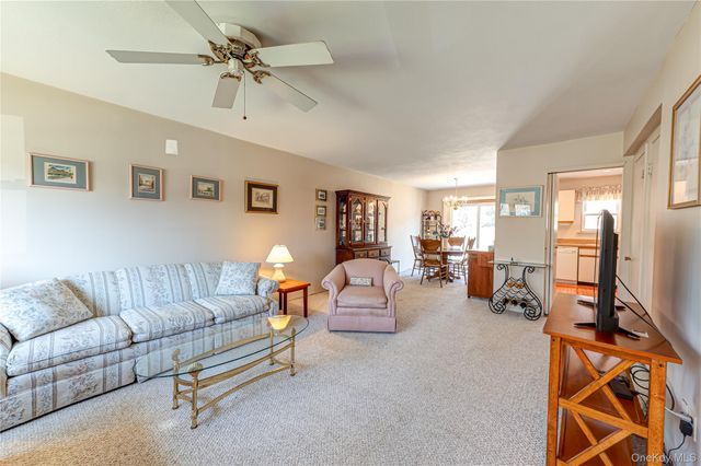 195 N Centre Avenue 25, Rockville Centre, NY 11570