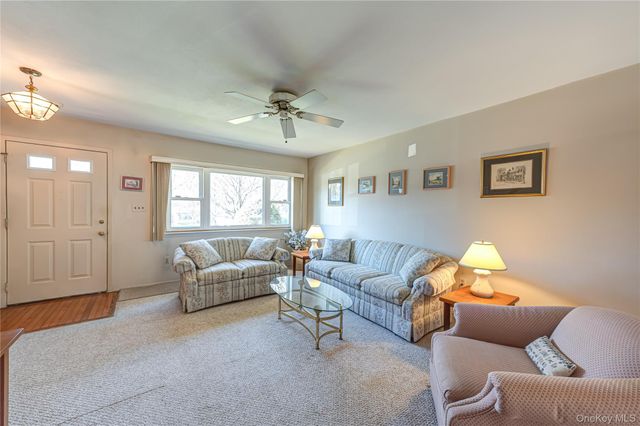195 N Centre Avenue 25, Rockville Centre, NY 11570