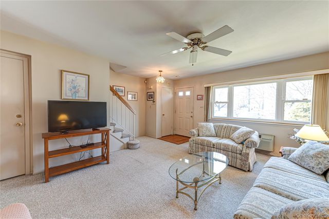 195 N Centre Avenue 25, Rockville Centre, NY 11570