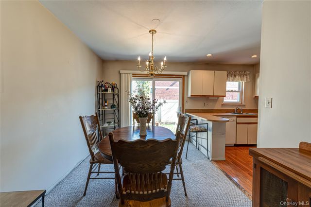 195 N Centre Avenue 25, Rockville Centre, NY 11570