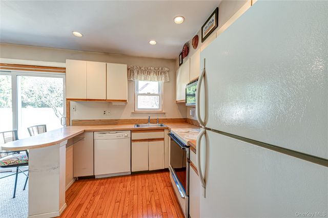 195 N Centre Avenue 25, Rockville Centre, NY 11570