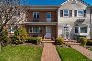 195 N Centre Avenue 25, Rockville Centre, NY 11570