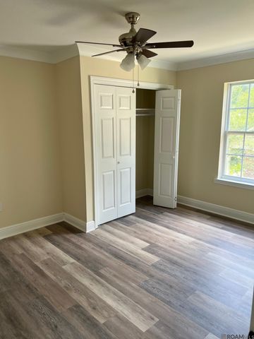 27499 Tall Oaks Dr, Walker, LA 70785