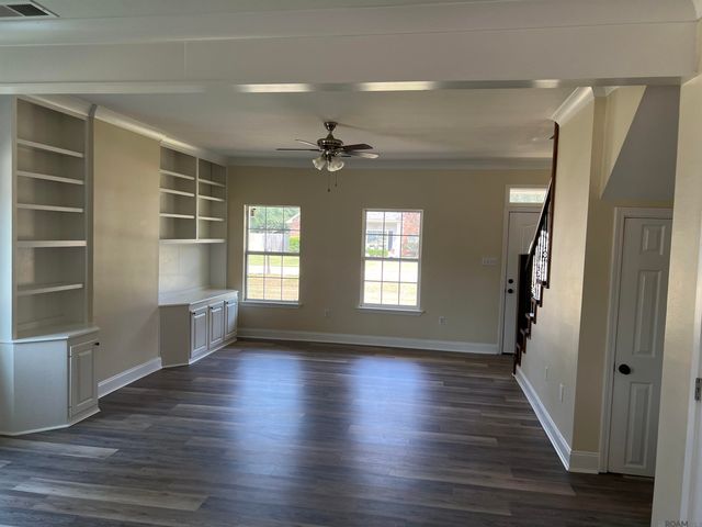 27499 Tall Oaks Dr, Walker, LA 70785