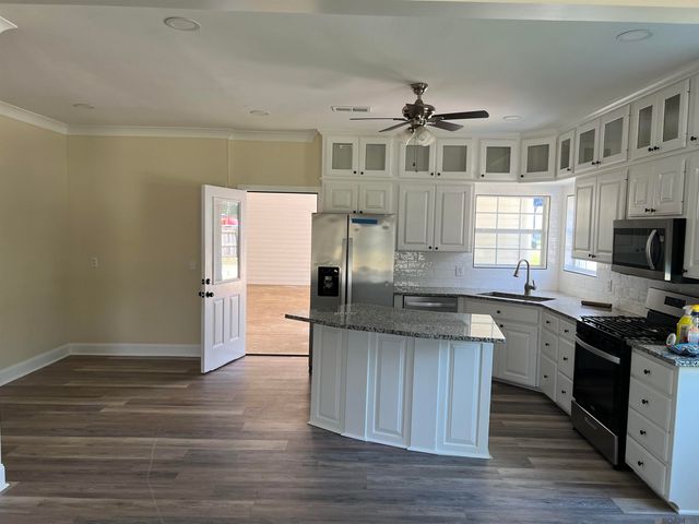 27499 Tall Oaks Dr, Walker, LA 70785