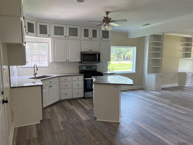 27499 Tall Oaks Dr, Walker, LA 70785