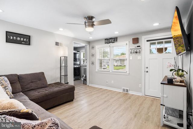 42 CLEVELAND AVE, Mount Ephraim, NJ 08059
