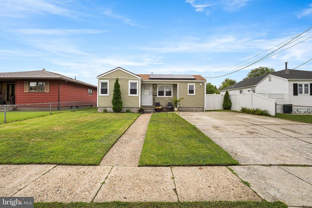 42 CLEVELAND AVE, Mount Ephraim, NJ 08059