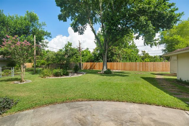 2410 Morning Drive, Baytown, TX 77520