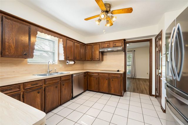2410 Morning Drive, Baytown, TX 77520