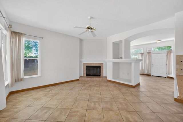 8406 Alameda Park Dr, Elk Grove, CA 95624