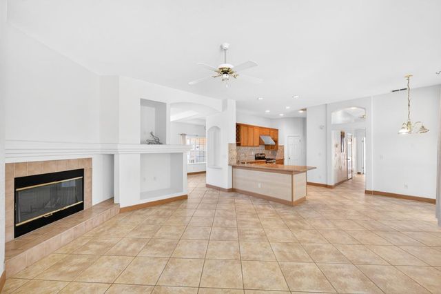 8406 Alameda Park Dr, Elk Grove, CA 95624