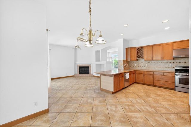 8406 Alameda Park Dr, Elk Grove, CA 95624