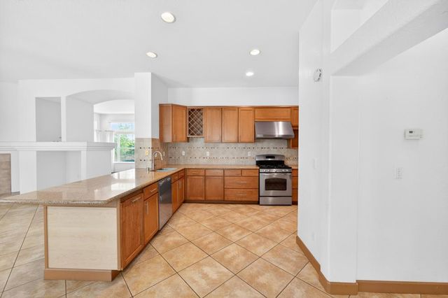 8406 Alameda Park Dr, Elk Grove, CA 95624