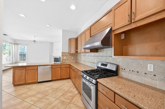 8406 Alameda Park Dr, Elk Grove, CA 95624