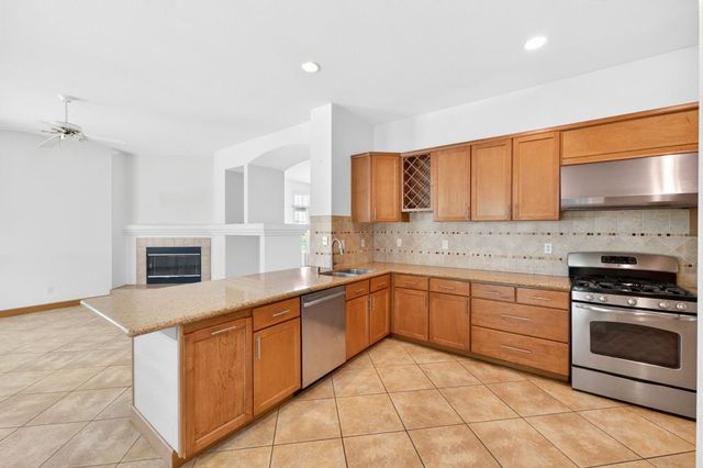 8406 Alameda Park Dr, Elk Grove, CA 95624