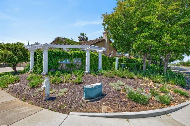 8406 Alameda Park Dr, Elk Grove, CA 95624