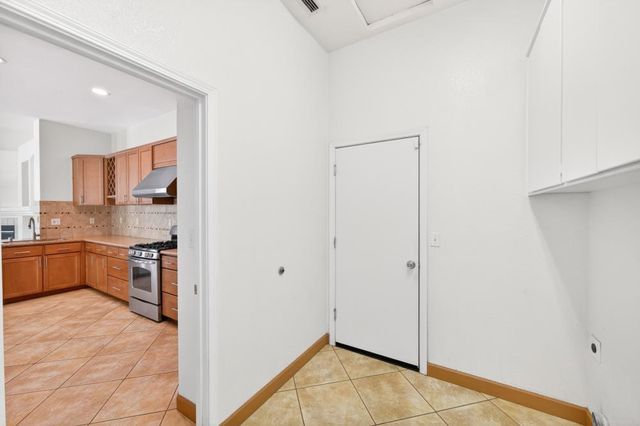 8406 Alameda Park Dr, Elk Grove, CA 95624