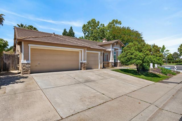 8406 Alameda Park Dr, Elk Grove, CA 95624