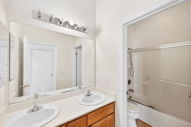 8406 Alameda Park Dr, Elk Grove, CA 95624