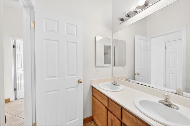 8406 Alameda Park Dr, Elk Grove, CA 95624