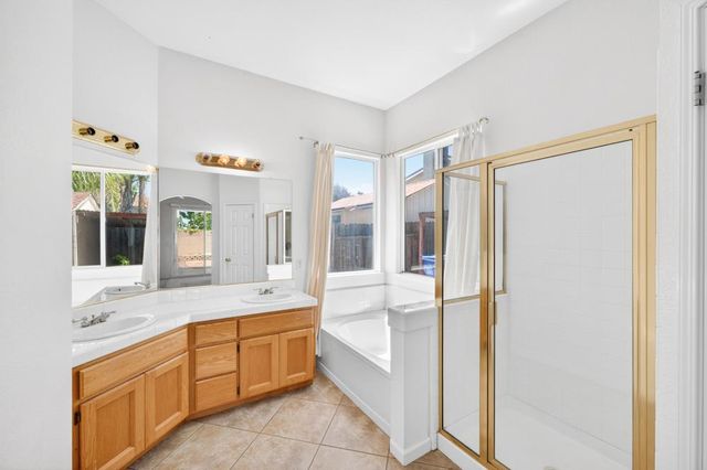 8406 Alameda Park Dr, Elk Grove, CA 95624