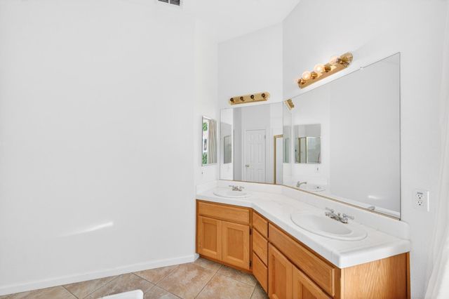 8406 Alameda Park Dr, Elk Grove, CA 95624