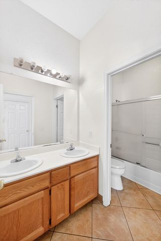 8406 Alameda Park Dr, Elk Grove, CA 95624