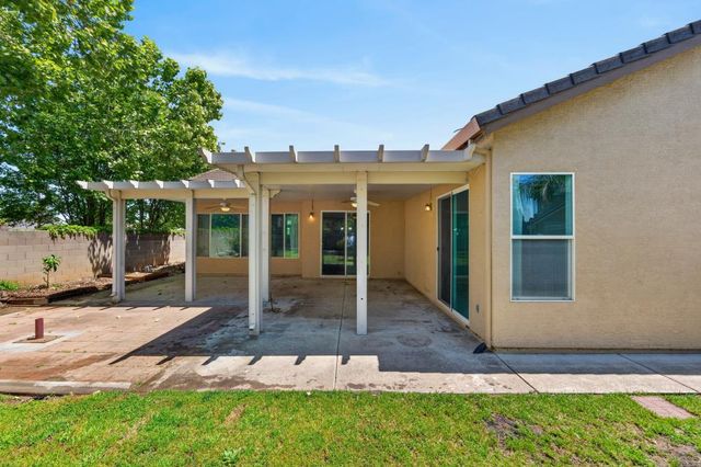8406 Alameda Park Dr, Elk Grove, CA 95624