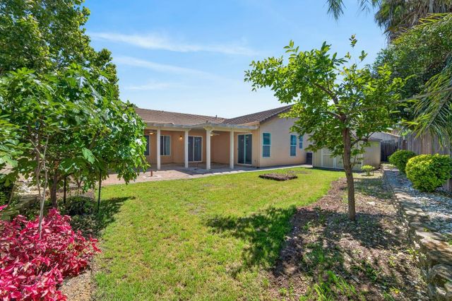 8406 Alameda Park Dr, Elk Grove, CA 95624