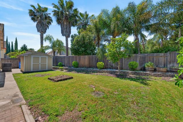 8406 Alameda Park Dr, Elk Grove, CA 95624