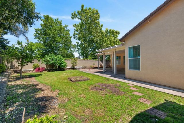 8406 Alameda Park Dr, Elk Grove, CA 95624