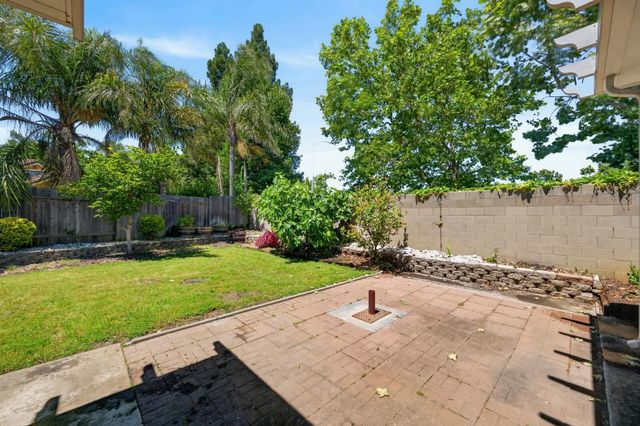 8406 Alameda Park Dr, Elk Grove, CA 95624