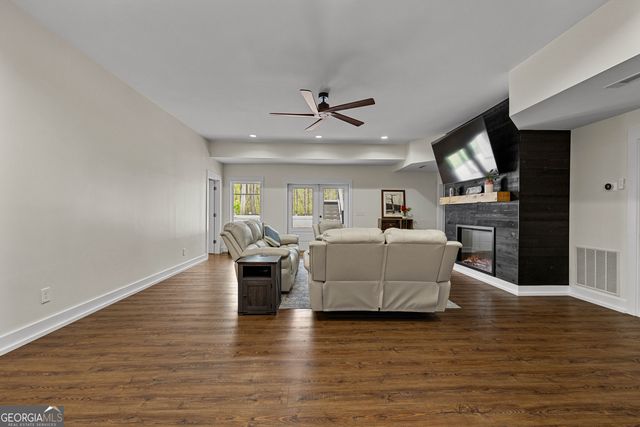 215 Diamond Pointe, Fayetteville, GA 30215