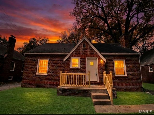 1811 S New Florissant Road, Florissant, MO 63031