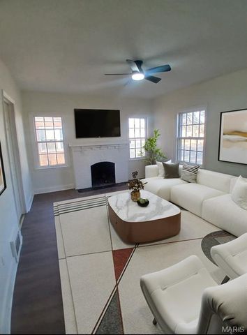 1811 S New Florissant Road, Florissant, MO 63031