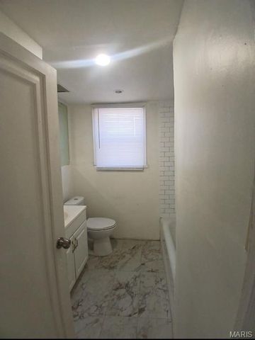 1811 S New Florissant Road, Florissant, MO 63031