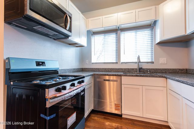 3222 W Market St, Louisville, KY 40212