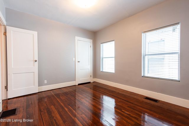 3222 W Market St, Louisville, KY 40212